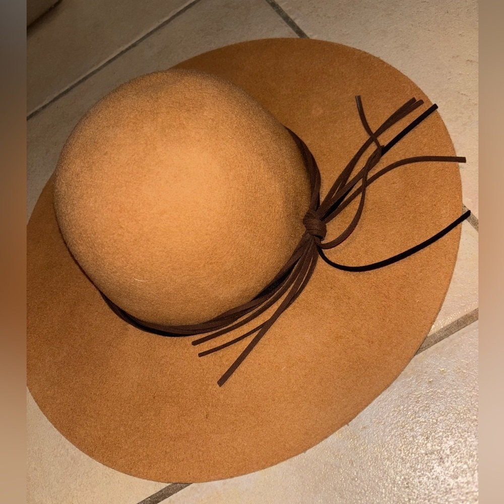 100% Wool Wide-Brim Hat M-L